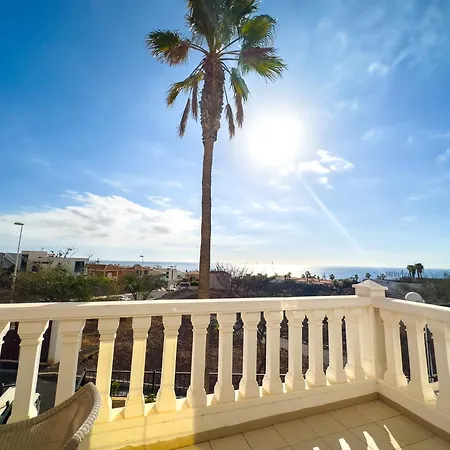 Villa Callao Salvaje 3br With Heated Pool Outdoor Kitchen & Gas Bbq Stunning Views Costa Adeje (Tenerife)